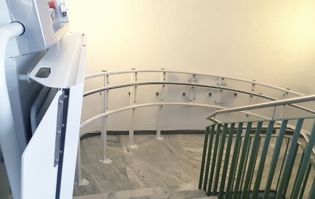 montascale a piattaforma per scale curve