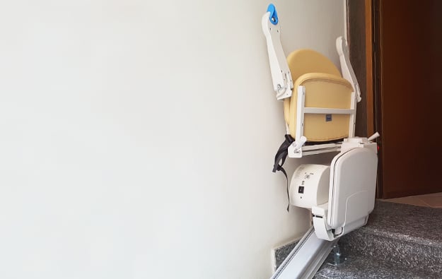 Montascale a poltroncina per scale dritte