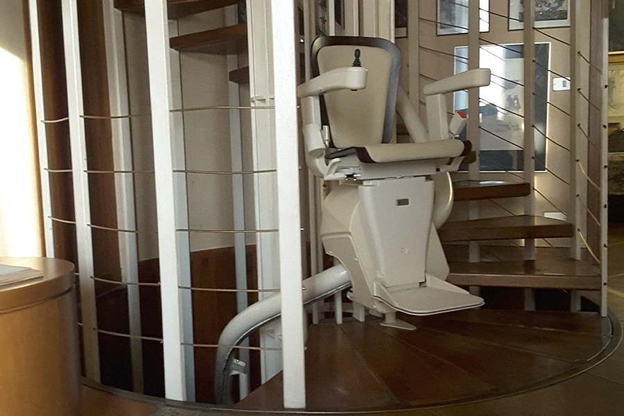 Montascale di design per interni per scale curve